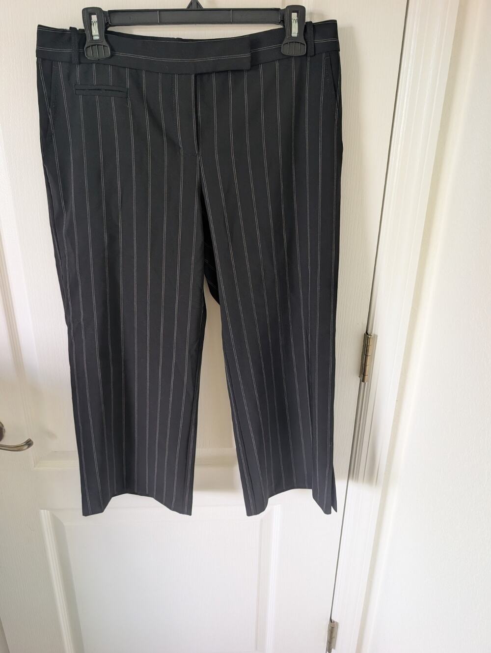 BCBGMAXAZRIA Black Pinstripe Wide Leg Trouser Pants Size 8 Pockets Career Work